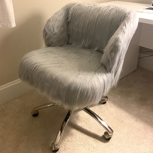 A almost-new pottery barn chair! - Picture 1 of 3